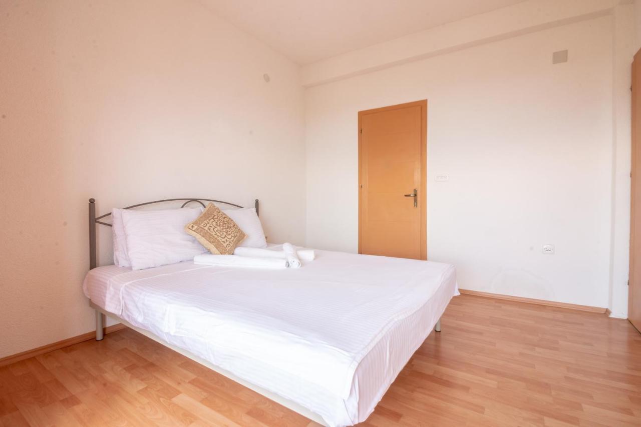 Casa Farmak Apartment โอครีด ภายนอก รูปภาพ